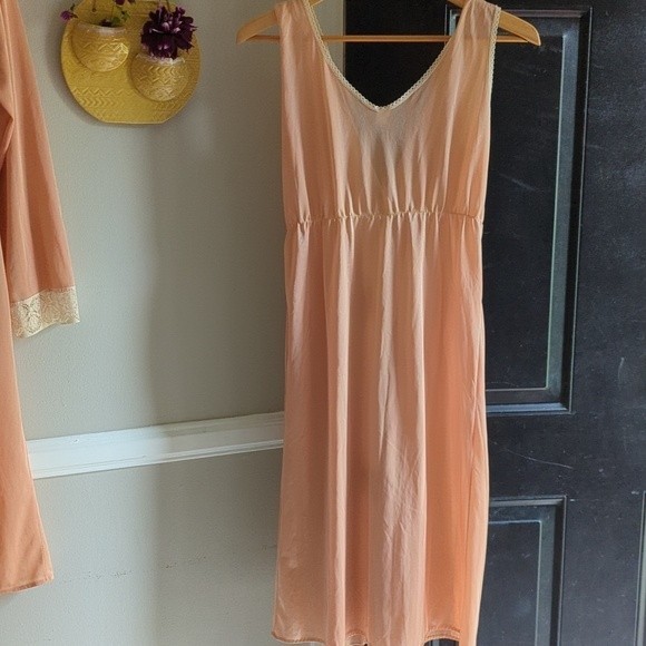 Vintage Peach Pink Silky Nightgown & Robe set LACE Trim Small - Picture 10 of 10